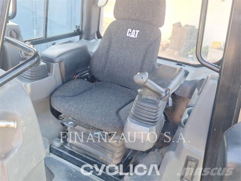 CAT D4K2 Buldožerji goseničarji