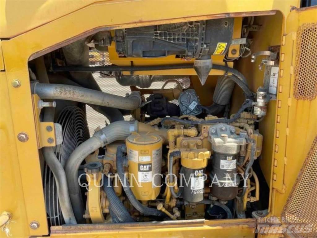 CAT D4K2 XL Buldožerji goseničarji