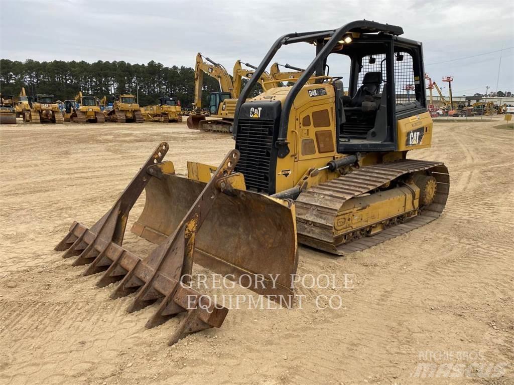 CAT D4K2LGP Buldožerji goseničarji