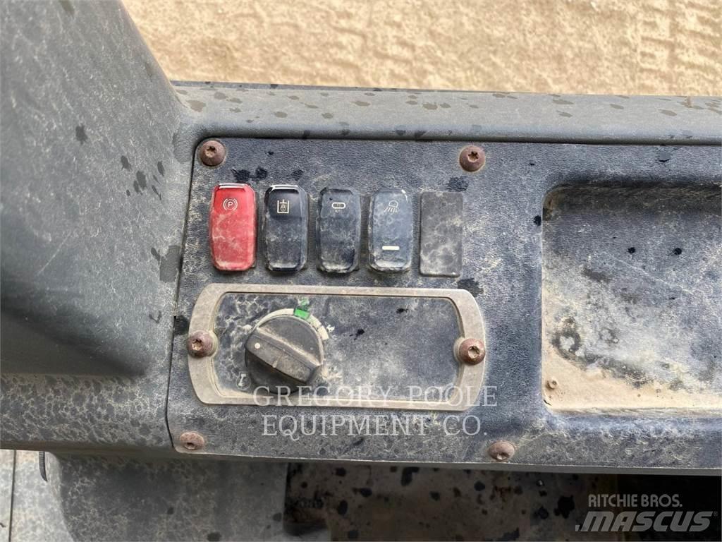 CAT D4K2LGP Buldožerji goseničarji