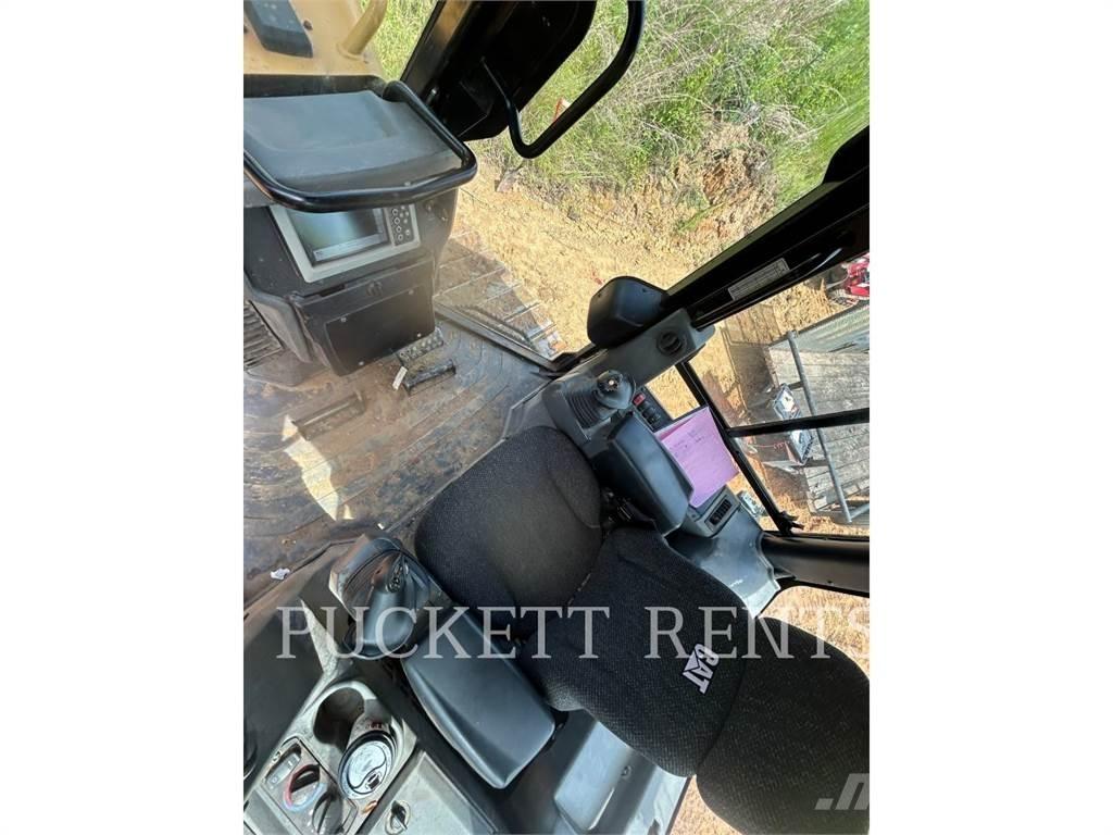 CAT D4K2LGP Buldožerji goseničarji