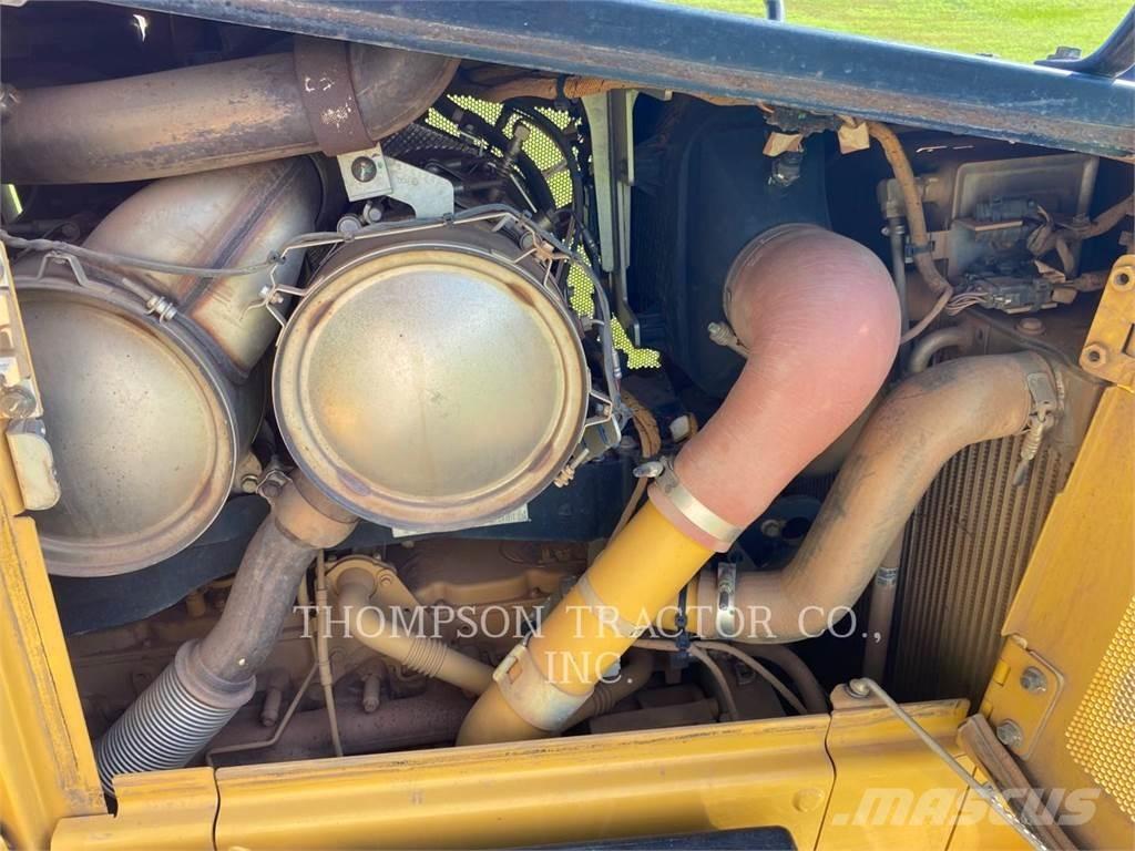 CAT D5 Buldožerji goseničarji