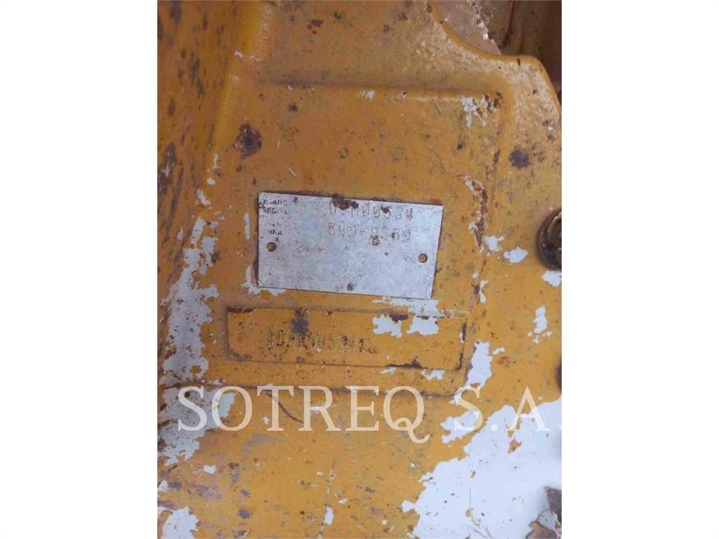 CAT D5 Buldožerji goseničarji