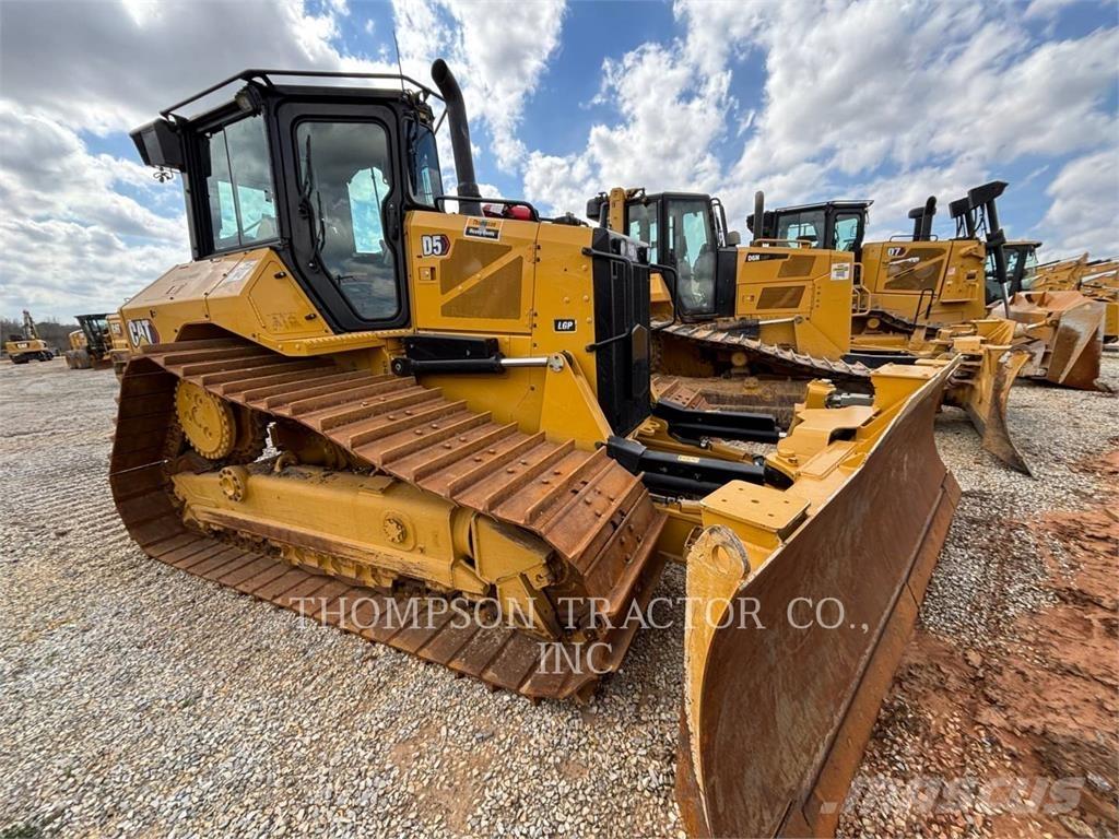 CAT D5 Buldožerji goseničarji