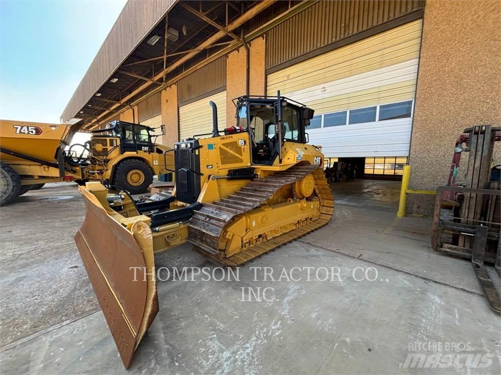 CAT D5 Buldožerji goseničarji