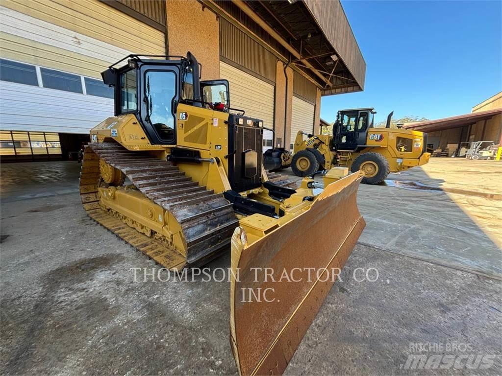 CAT D5 Buldožerji goseničarji