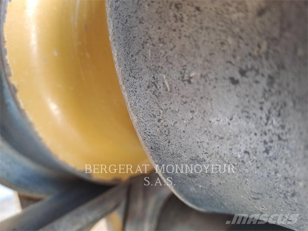 CAT D5 Buldožerji goseničarji