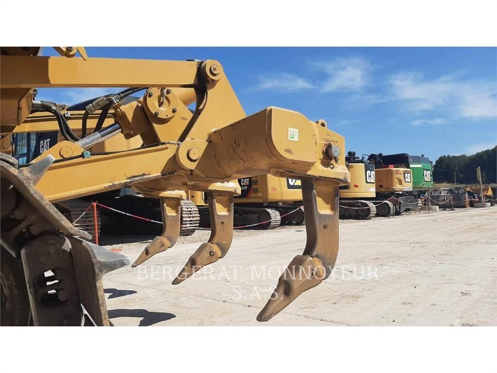 CAT D5 Buldožerji goseničarji