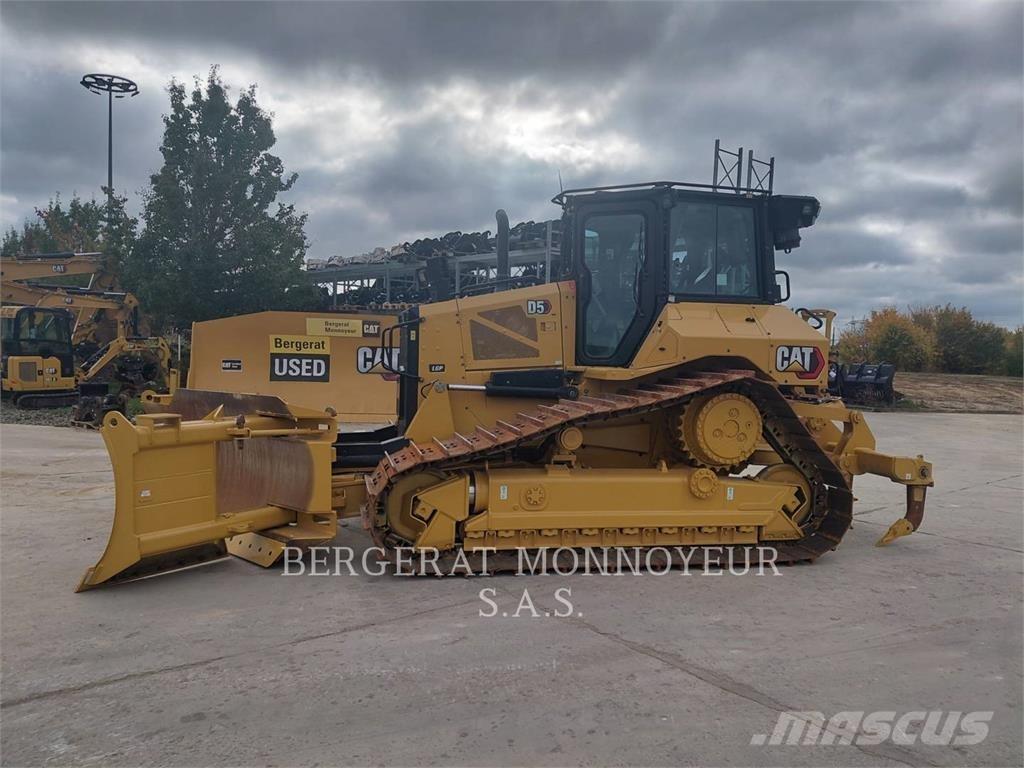 CAT D5 Buldožerji goseničarji