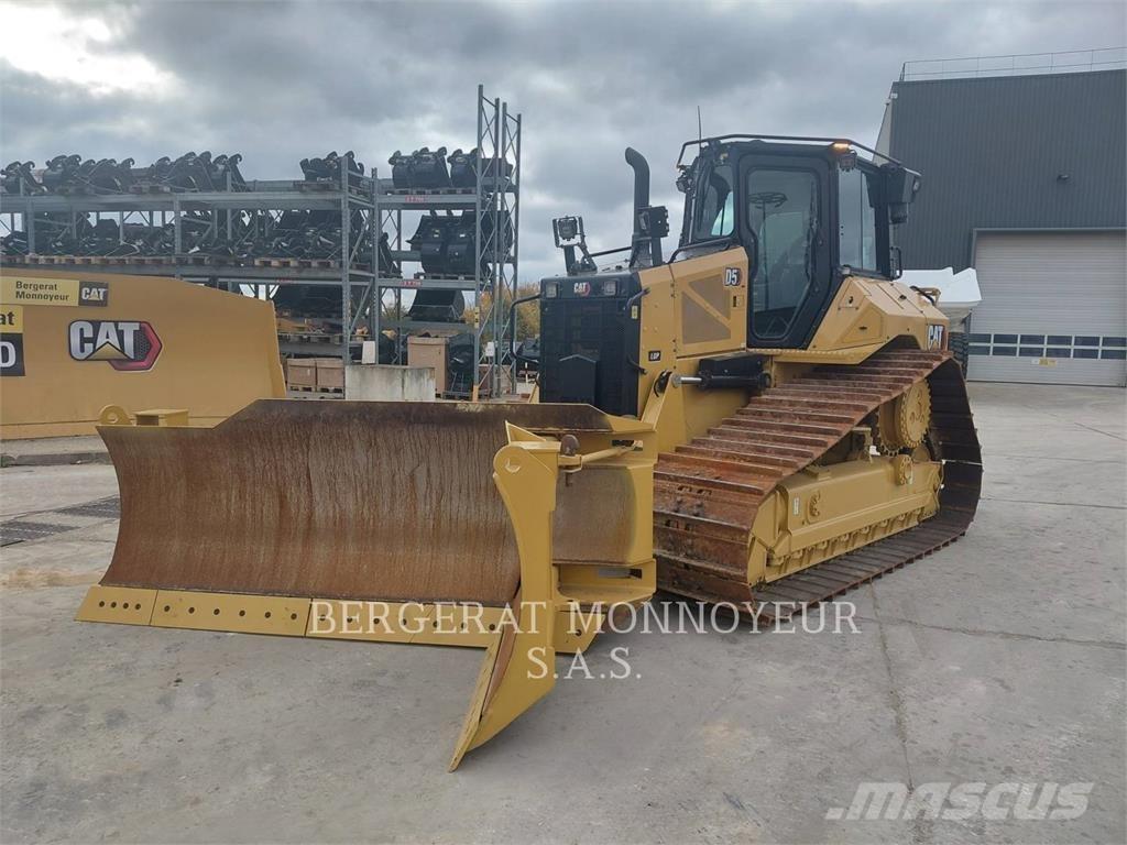 CAT D5 Buldožerji goseničarji