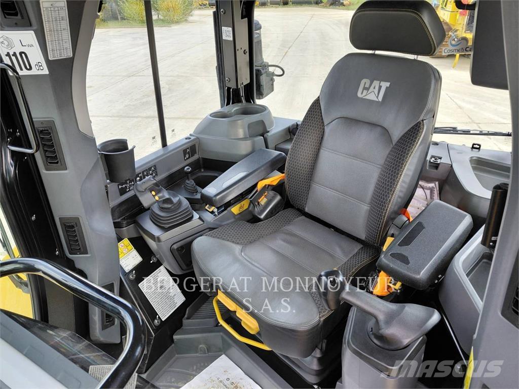 CAT D5 Buldožerji goseničarji