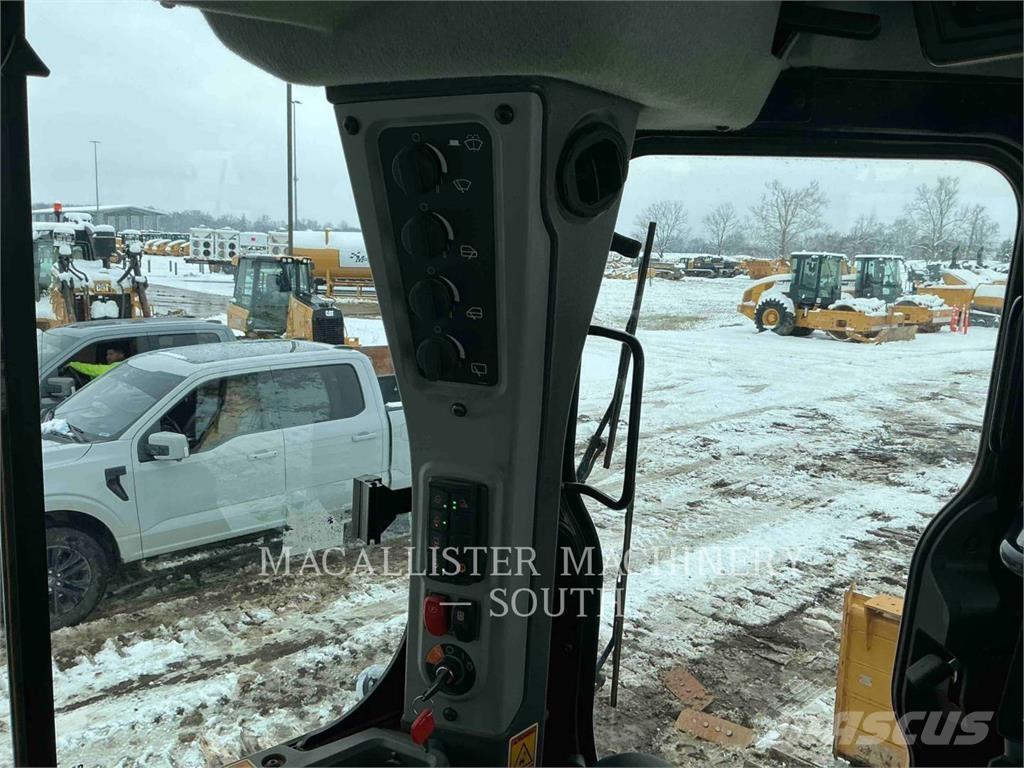 CAT D5 Buldožerji goseničarji