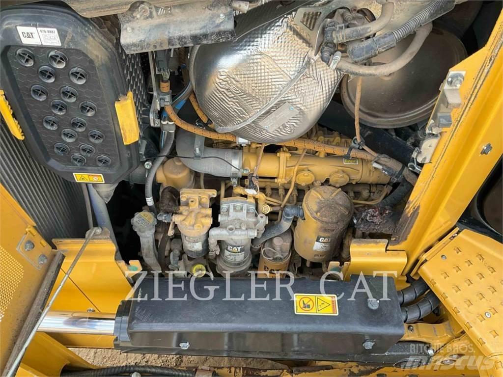 CAT D5-17LGP Buldožerji goseničarji