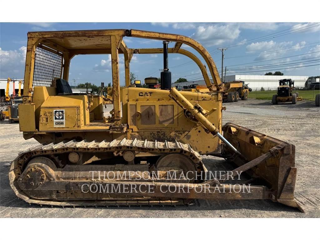 CAT D5B Buldožerji goseničarji
