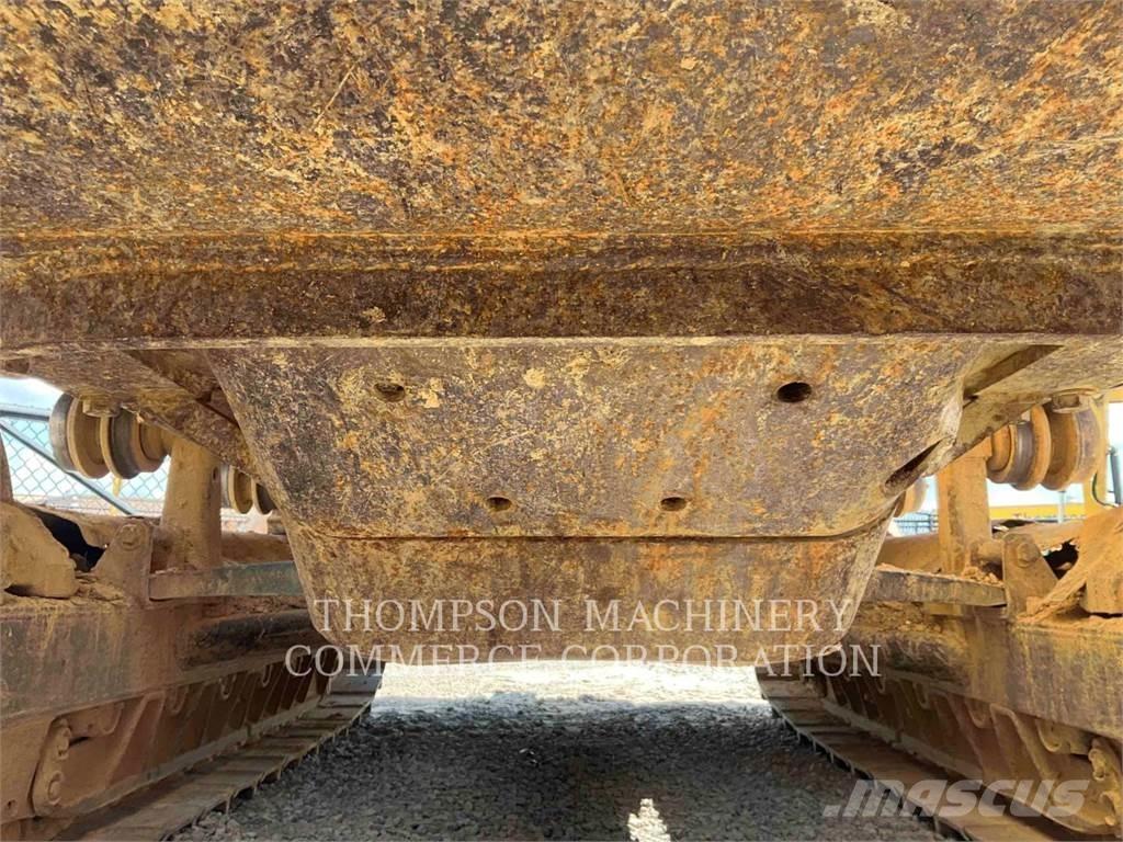 CAT D5B Buldožerji goseničarji