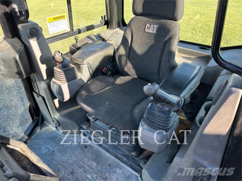 CAT D5K2 Buldožerji goseničarji