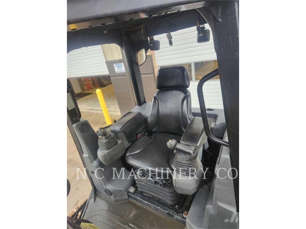 CAT D5K2 XLCN Buldožerji goseničarji