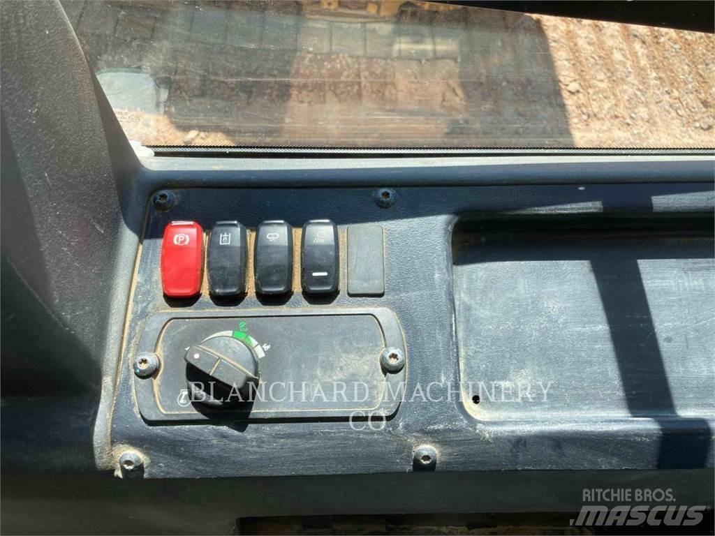 CAT D5K2LGP Buldožerji goseničarji