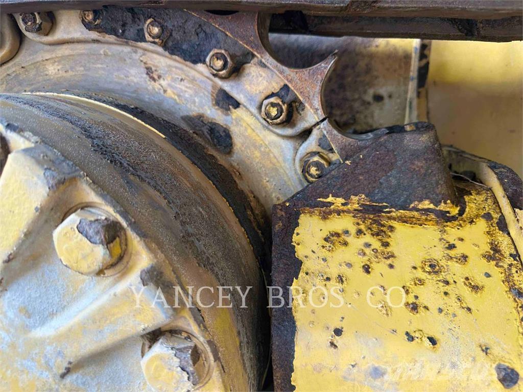 CAT D5K2LGP Buldožerji goseničarji