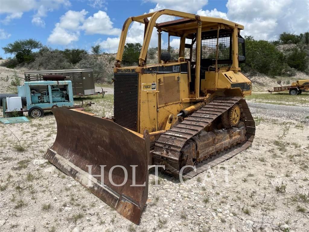 CAT D5M Buldožerji goseničarji