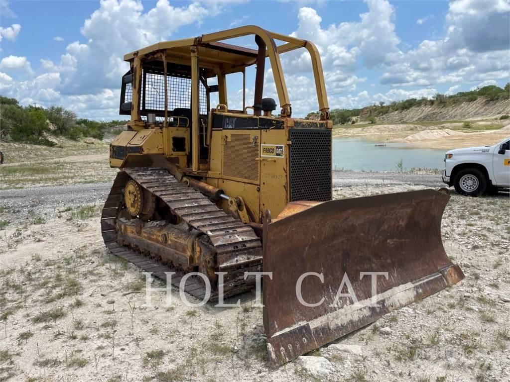 CAT D5M Buldožerji goseničarji