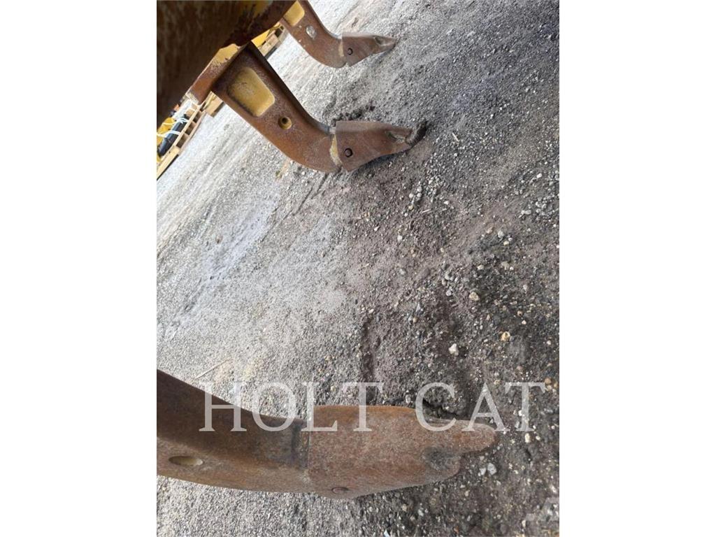 CAT D6 Buldožerji goseničarji