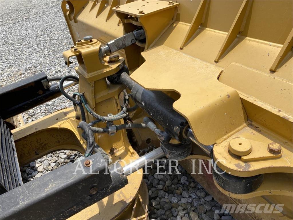 CAT D6K2 LGP Buldožerji goseničarji
