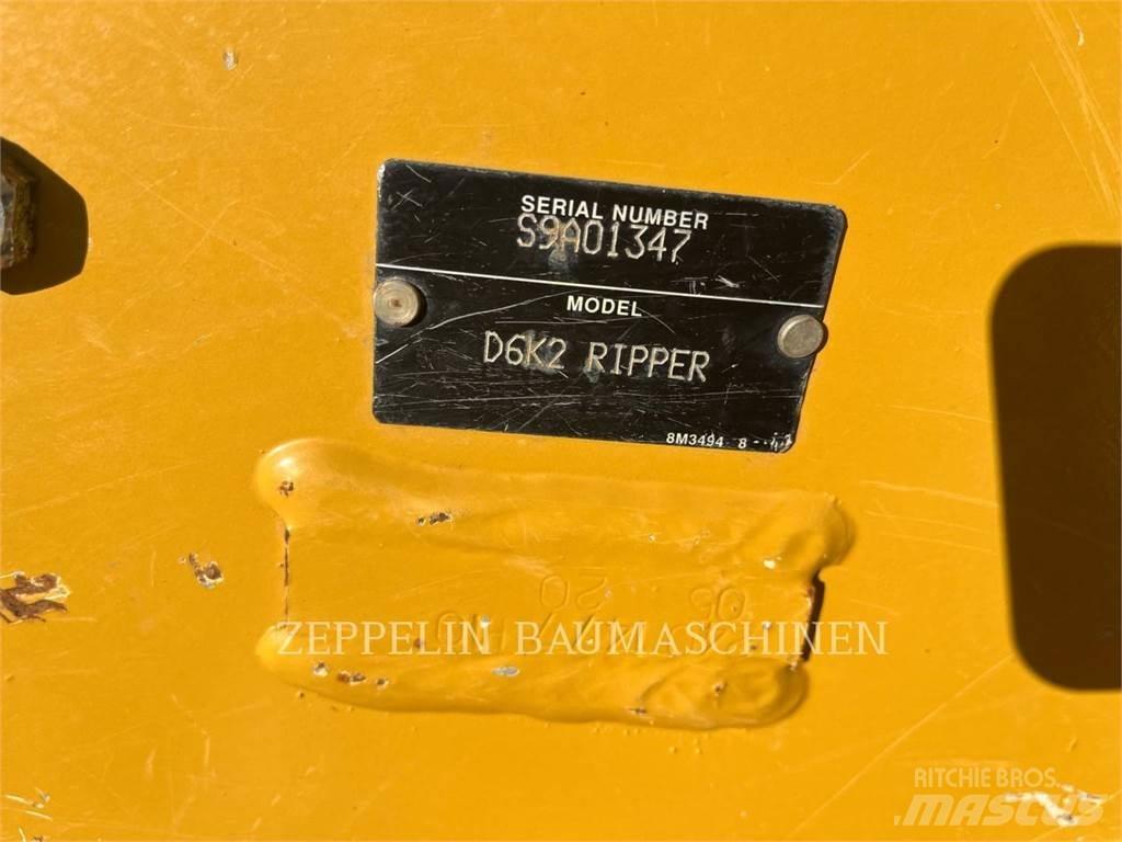 CAT D6K2LGP Buldožerji goseničarji