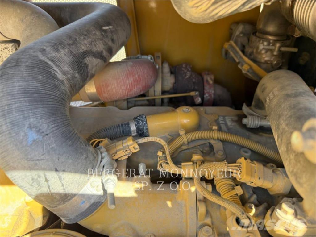 CAT D6K2LGP Buldožerji goseničarji