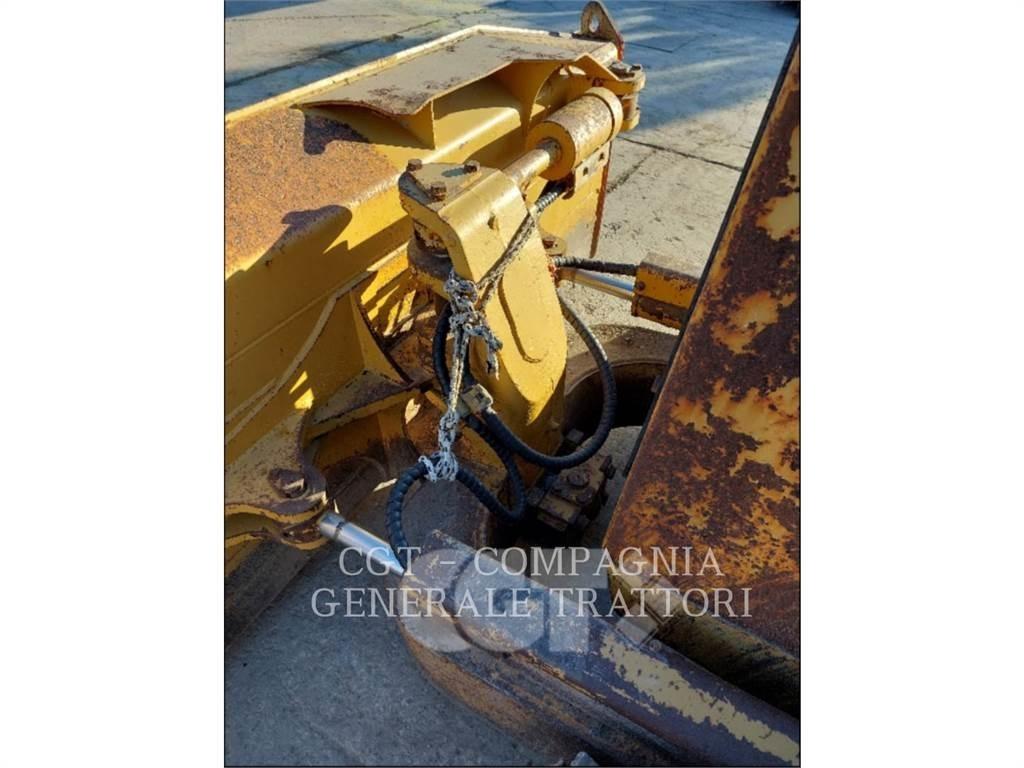 CAT D6M Buldožerji goseničarji