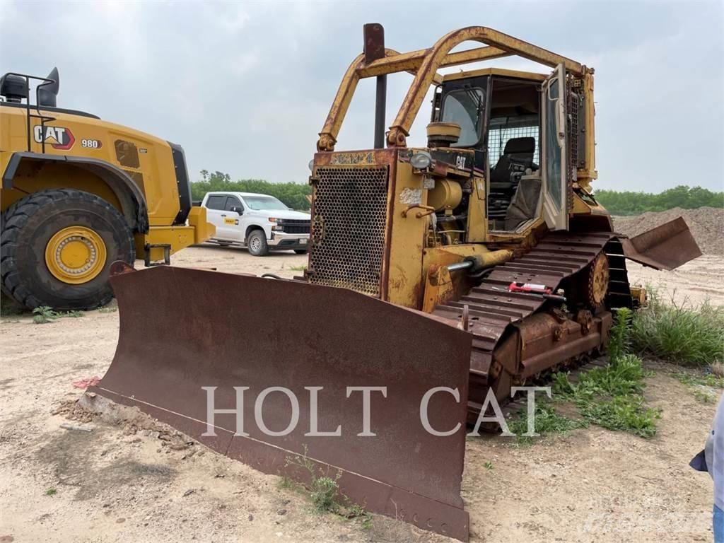 CAT D6M Buldožerji goseničarji