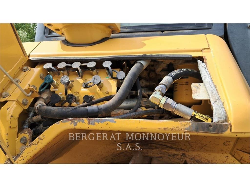 CAT D6NXL Buldožerji goseničarji