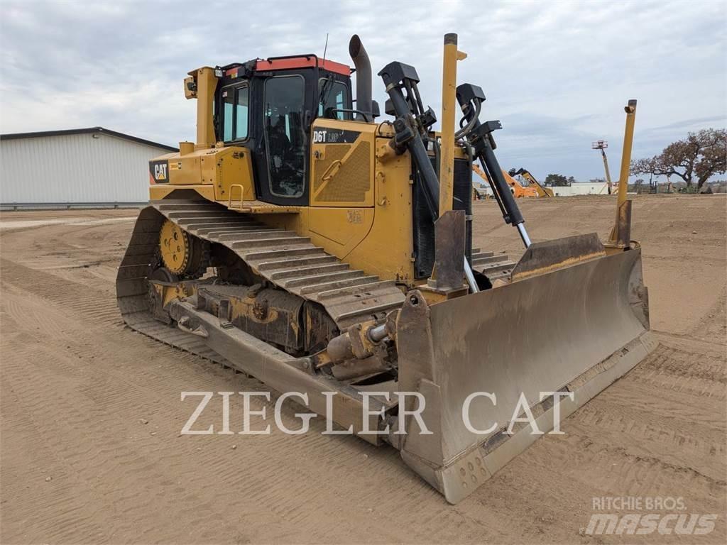 CAT D6T Buldožerji goseničarji