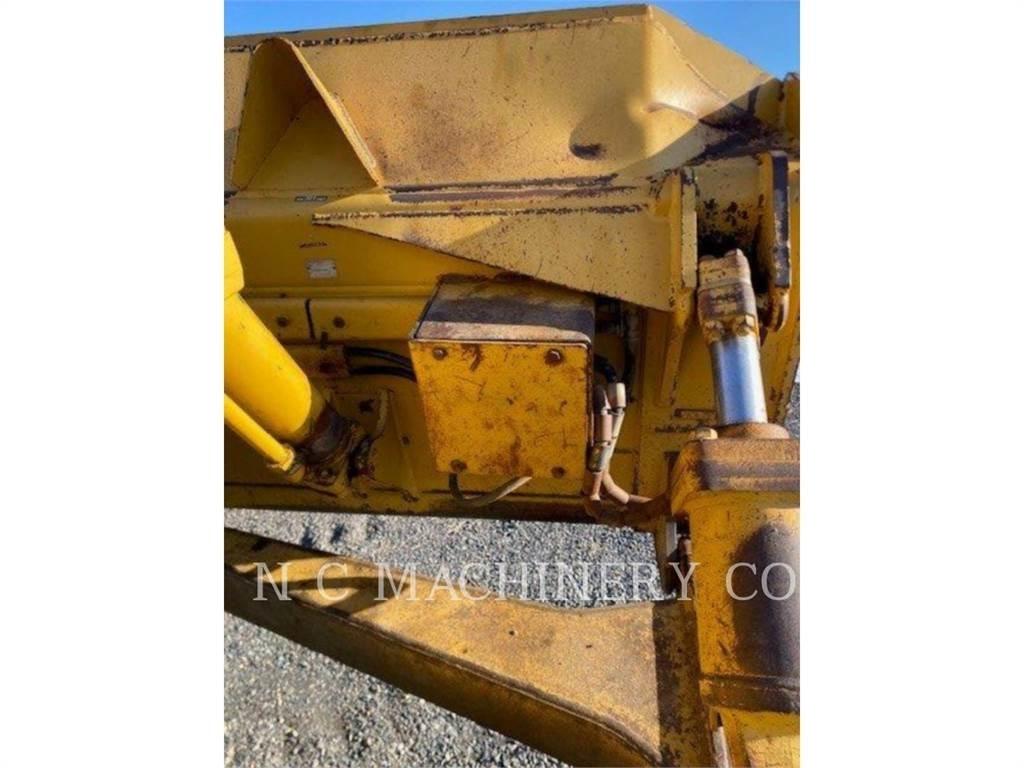 CAT D6T Buldožerji goseničarji