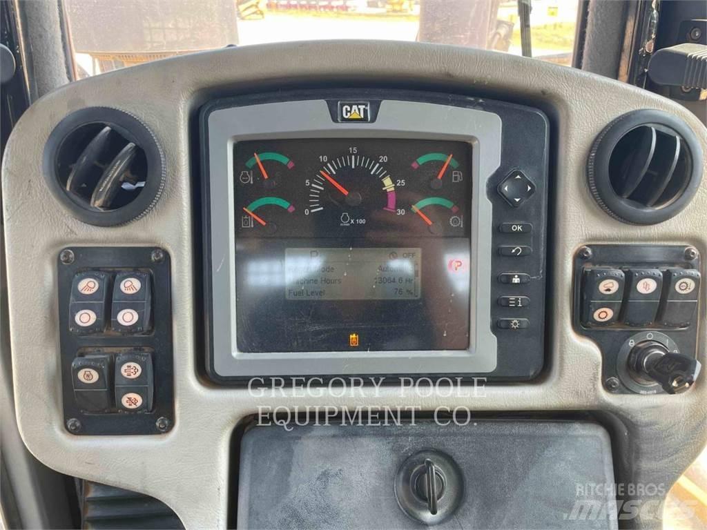 CAT D6T Buldožerji goseničarji