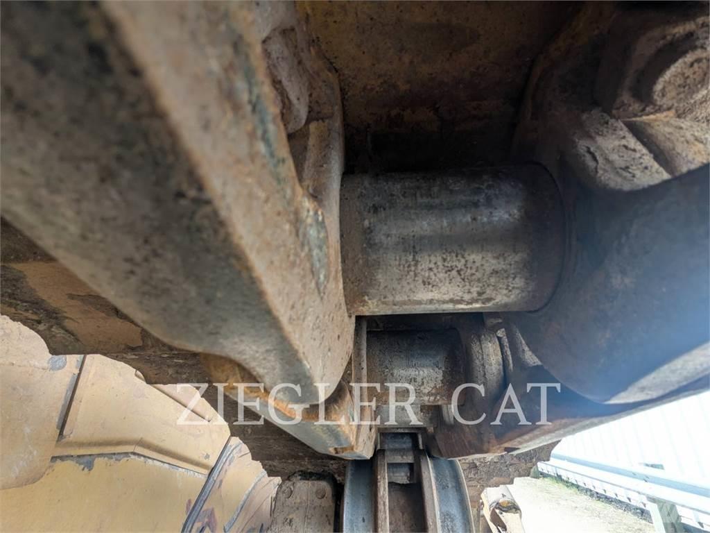 CAT D6T Buldožerji goseničarji