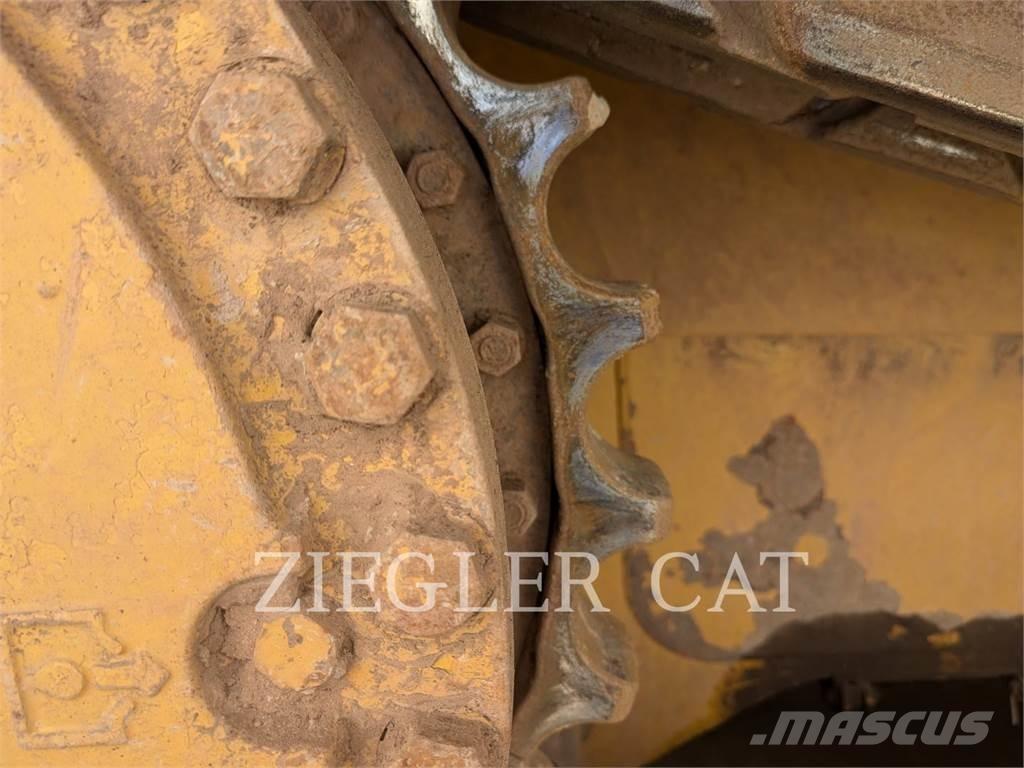 CAT D6T Buldožerji goseničarji