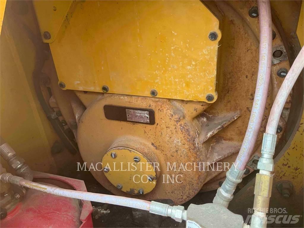 CAT D6T Buldožerji goseničarji