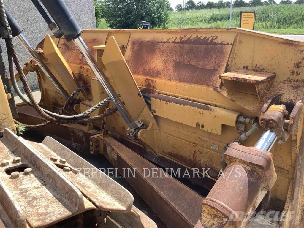 CAT D6T Buldožerji goseničarji