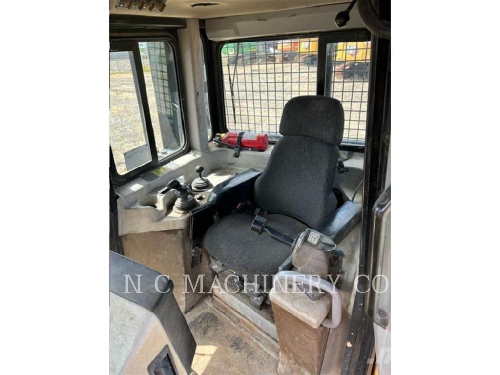 CAT D6T Buldožerji goseničarji