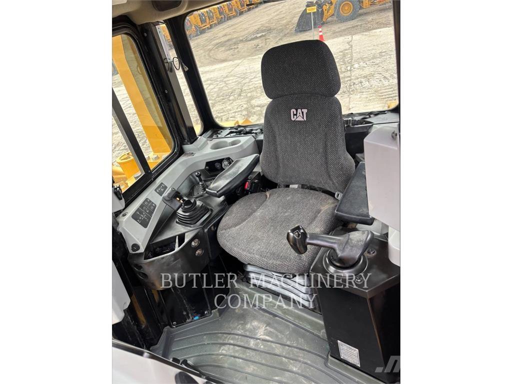 CAT D6T Buldožerji goseničarji