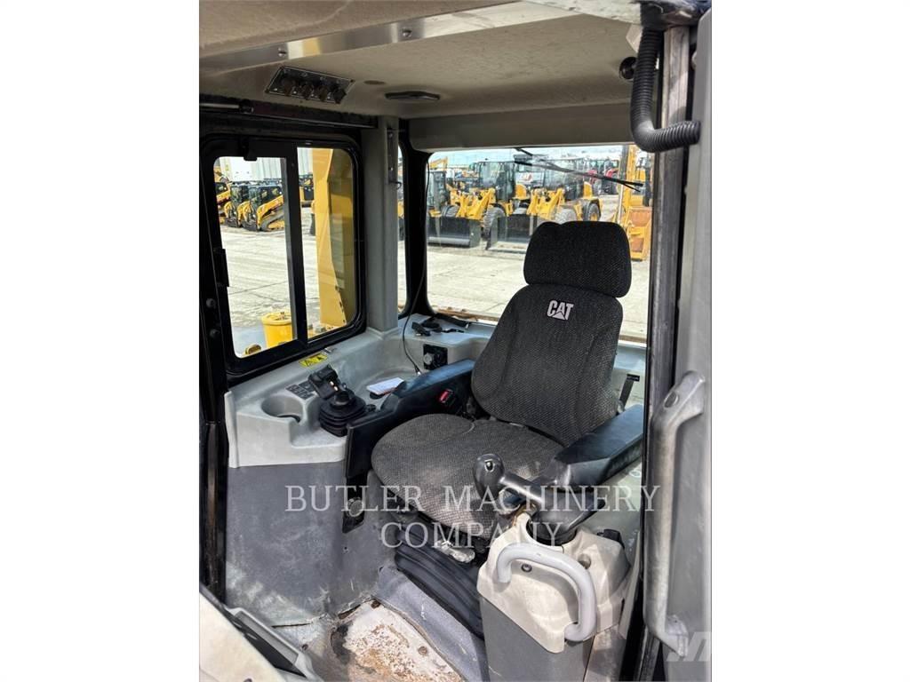 CAT D6T Buldožerji goseničarji