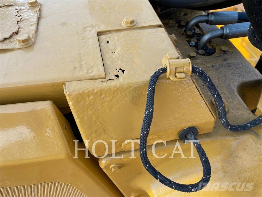 CAT D6T Buldožerji goseničarji