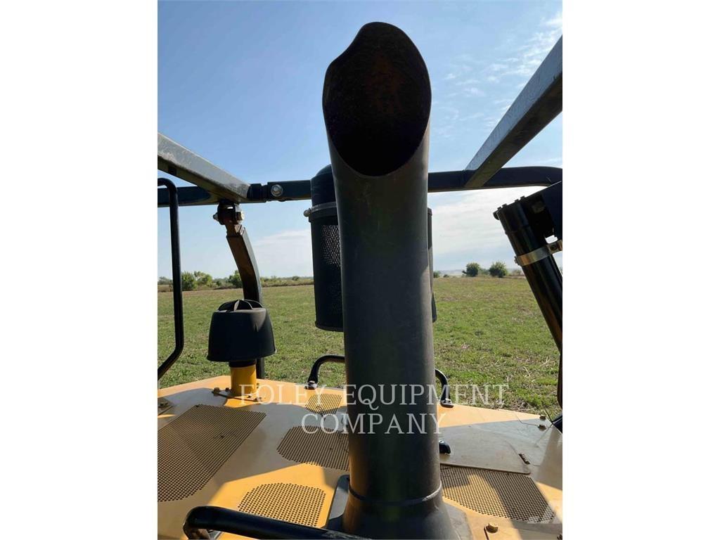 CAT D6T Buldožerji goseničarji