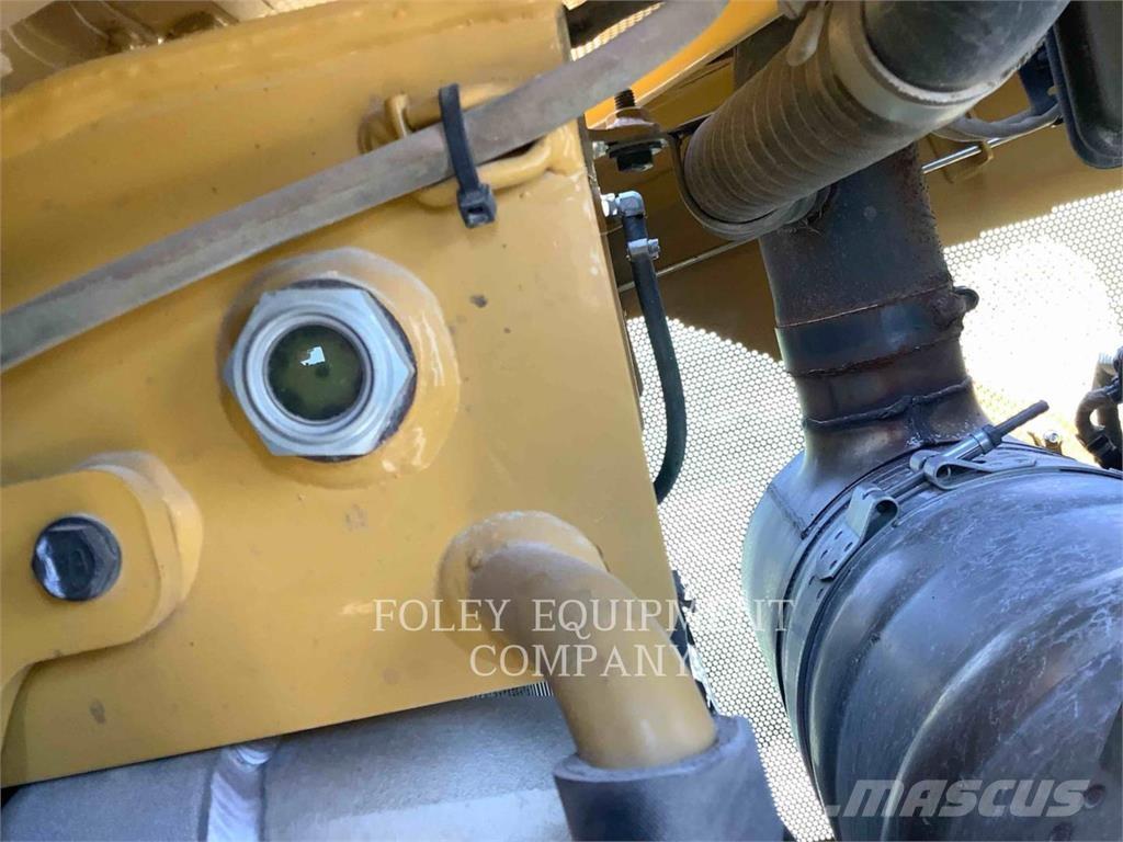 CAT D6T Buldožerji goseničarji