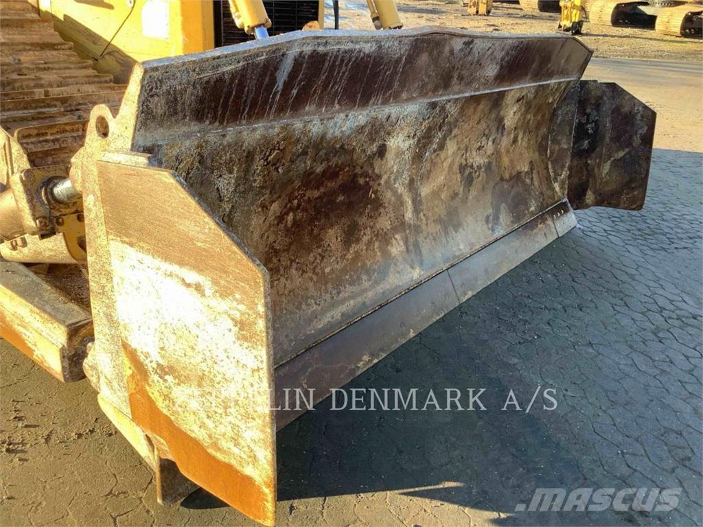 CAT D6T Buldožerji goseničarji