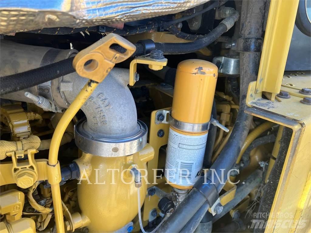 CAT D6T LGPPAT Buldožerji goseničarji