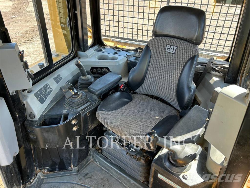CAT D6T LGPPAT Buldožerji goseničarji