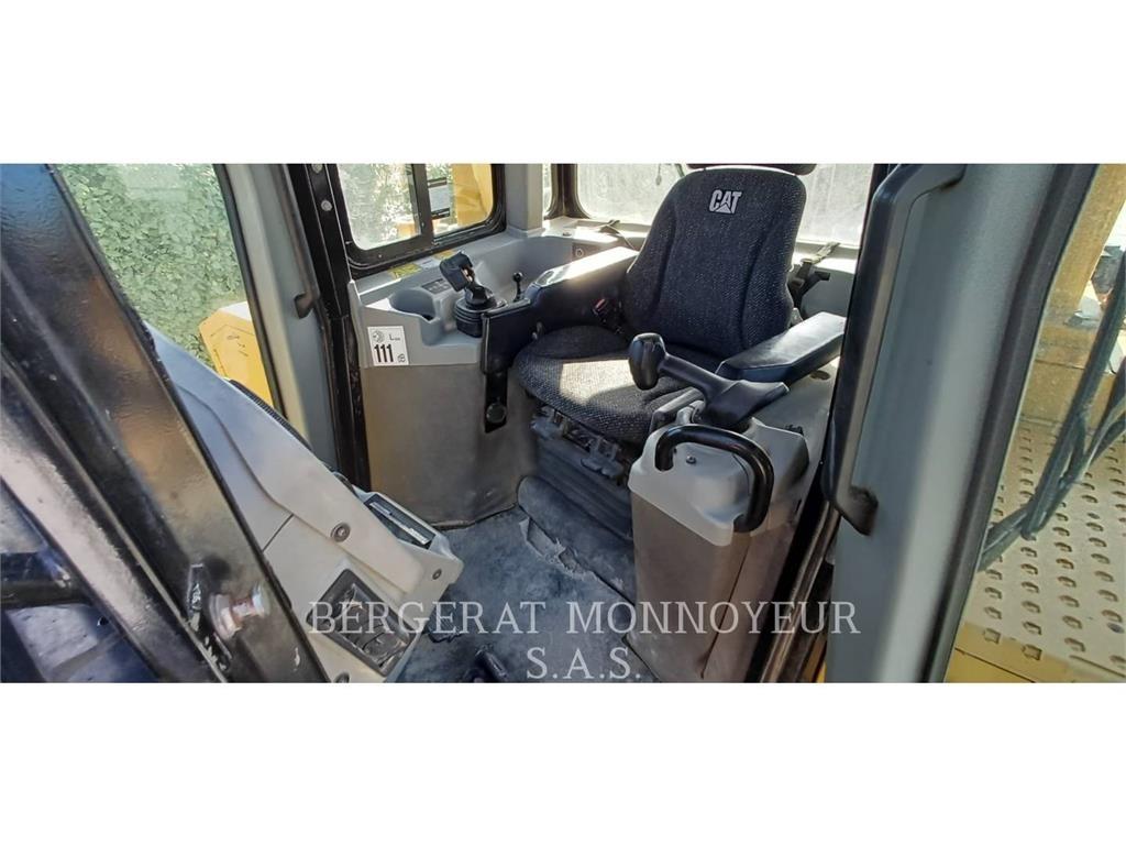 CAT D6T3B XW Buldožerji goseničarji