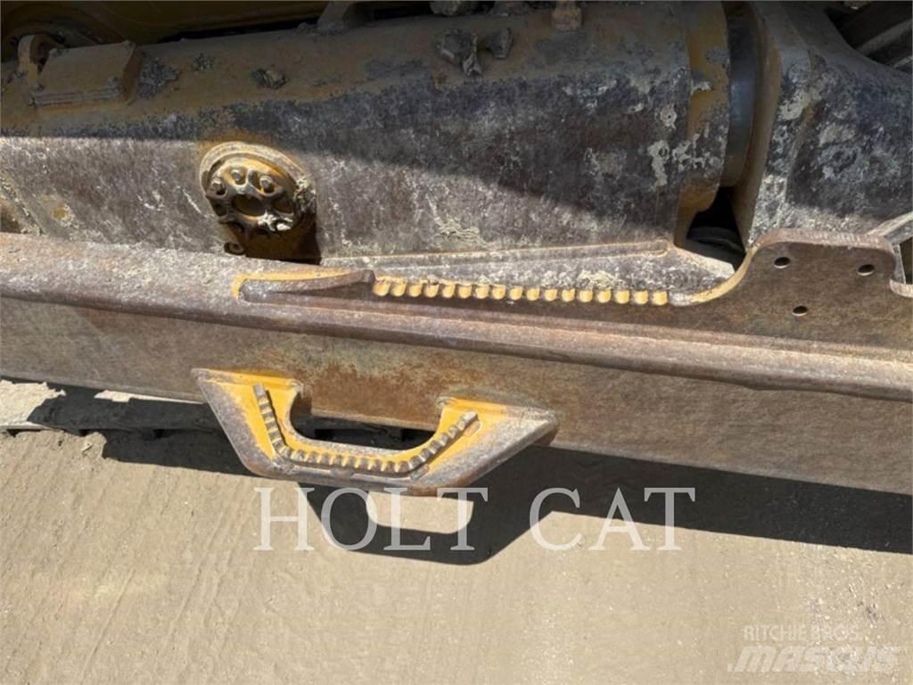 CAT D7 Buldožerji goseničarji